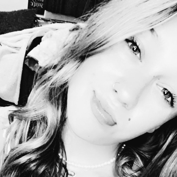 Meet your Posher, Ellie - Picture 1 of 1